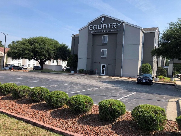 Country Inn & Suites by Radisson, Fayetteville I-95, NC image 2